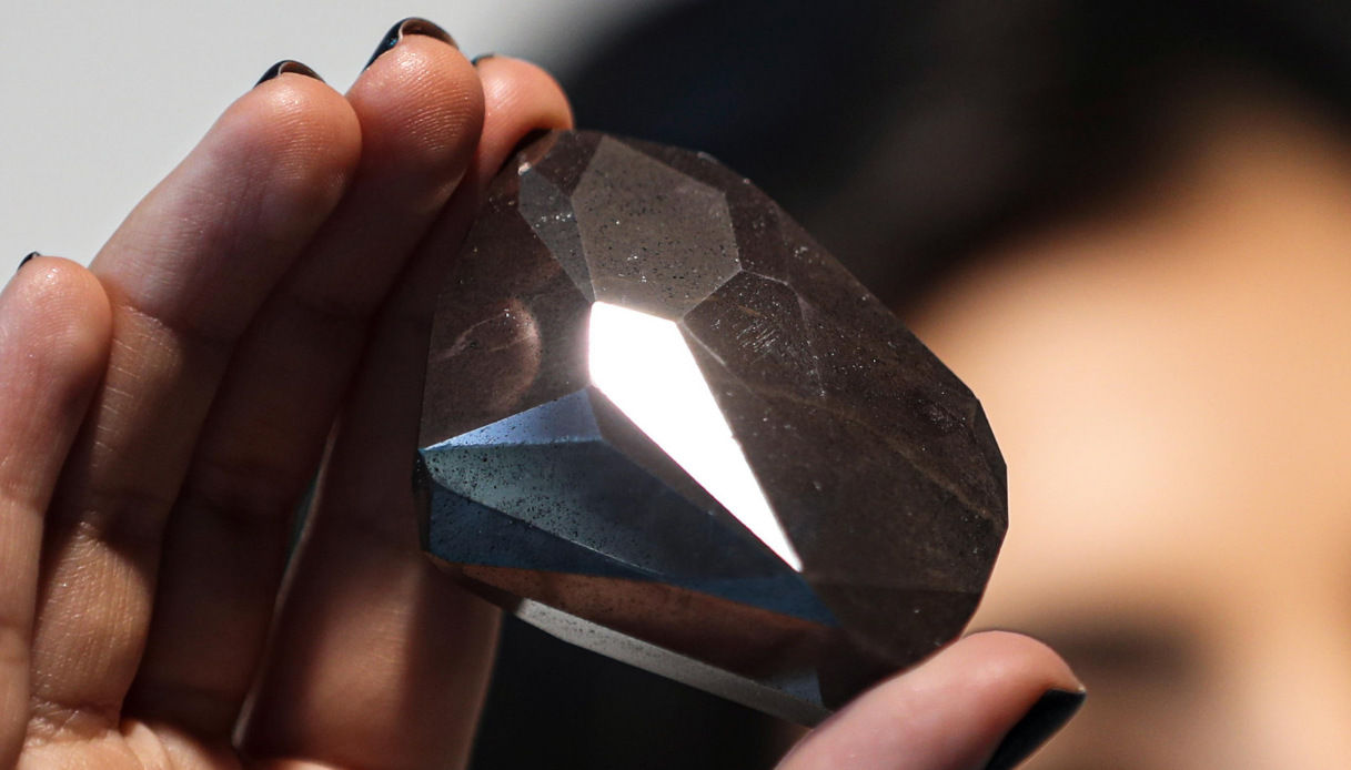 enigma,-il-diamante-nero-piu-grande-al-mondo-venuto-dallo-spazio:-quanto-e-costato