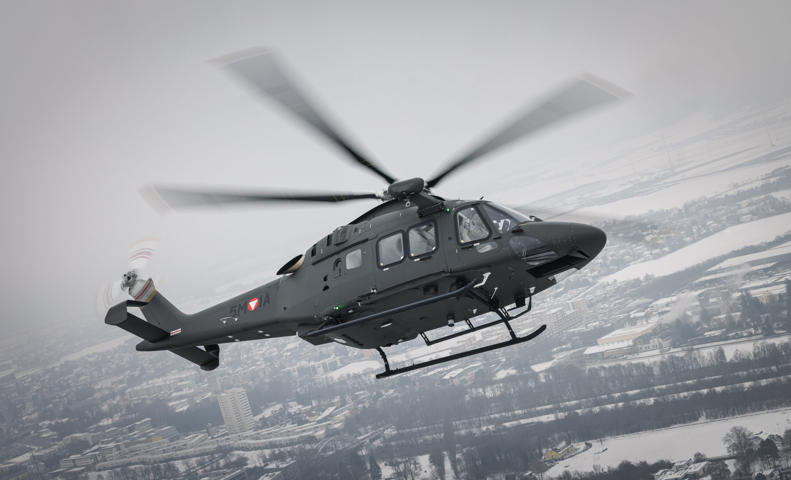 leonardo:-contratto-da-e304-mln-per-fornire-18-elicotteri-all’austria