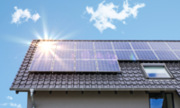 pannelli-solari-contro-tetti-solari:-cosa-devi-sapere