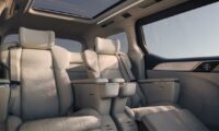 il-minivan-volvo-em90-“salotto-in-movimento”-ha-fino-a-450-miglia-di-autonomia-in-modalita-elettrica