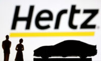 hertz-vende-20.000-veicoli-elettrici-e-li-sostituisce-con-veicoli-a-gas